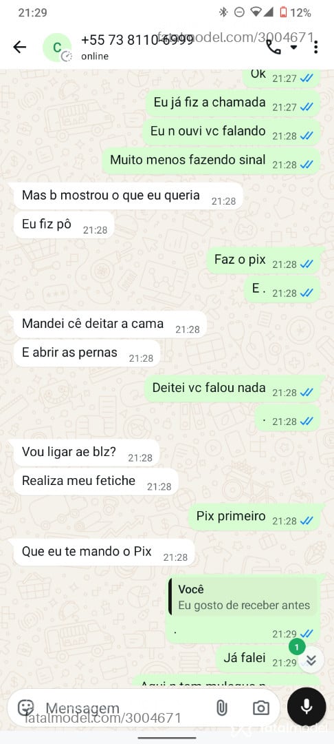 Acompanhante homem sem cabelo de olhos pretos - Guerreiro