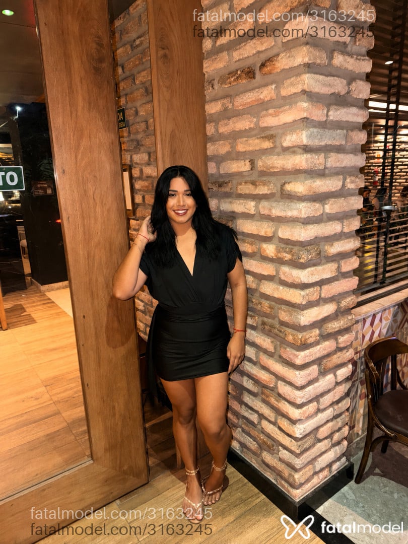 Acompanhante mulher trans morena (o) de olhos castanhos - Luiza