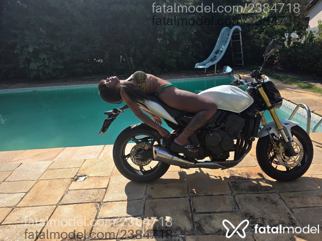 Acompanhante mulher morena (o) de olhos pretos - Mayra