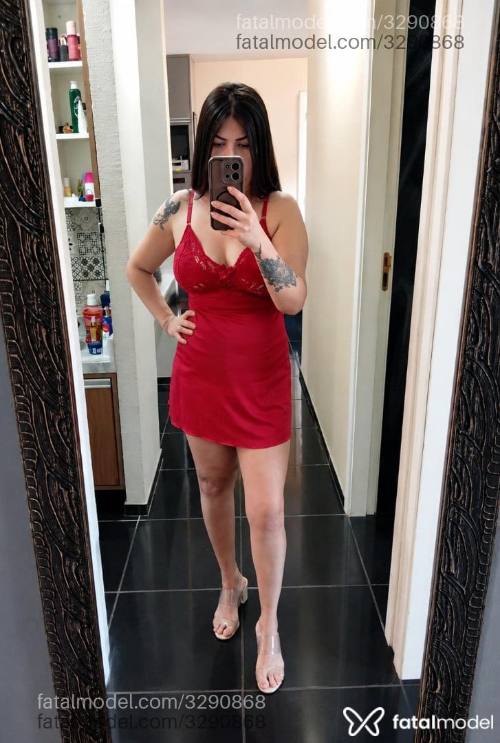 Acompanhante mulher com cabelo castanho de olhos castanhos - Bruna