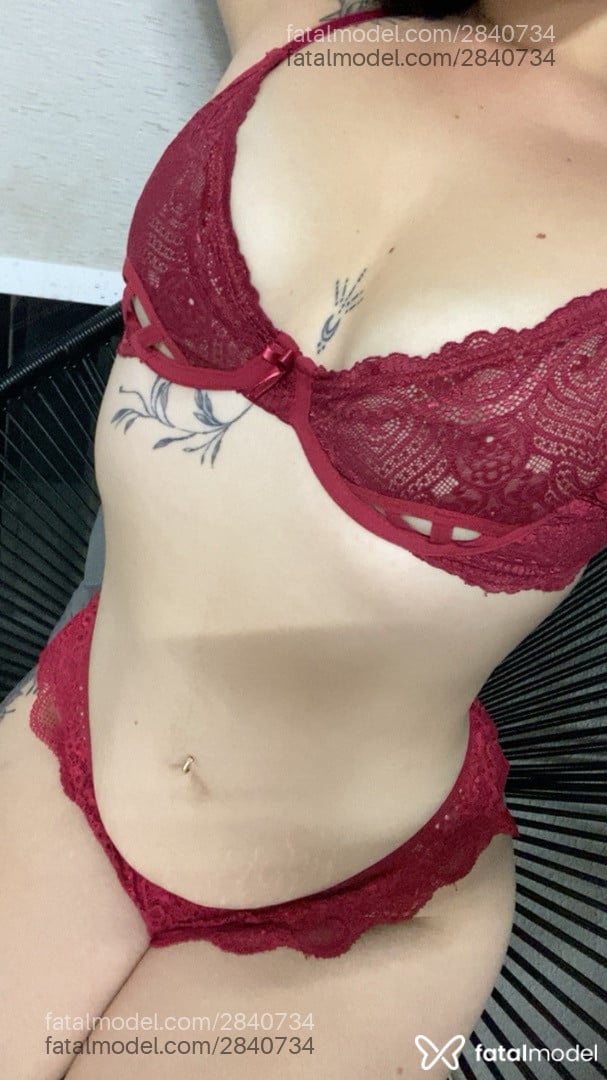 Acompanhante mulher morena (o) de olhos mel - Bella