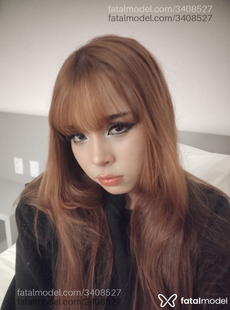 Acompanhante mulher ruiva (o) de olhos pretos - Beatrice Loren