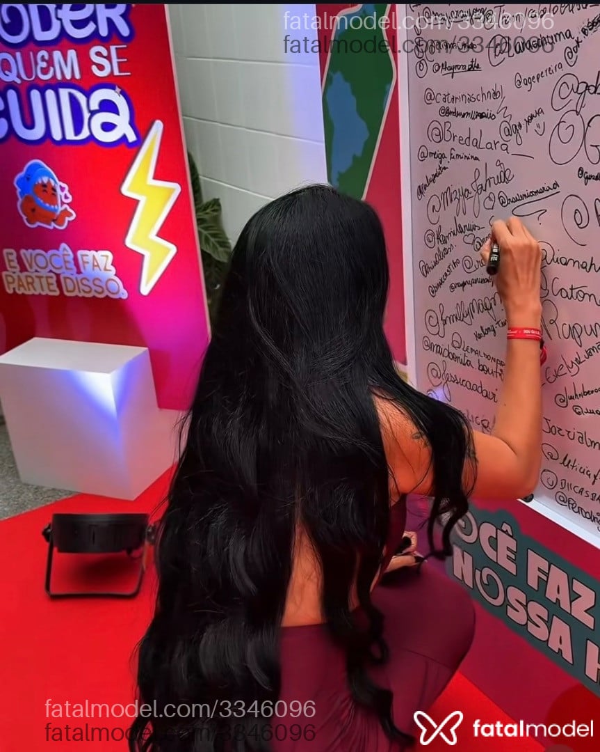 Acompanhante mulher com cabelo castanho de olhos mel - Gaby Andrade