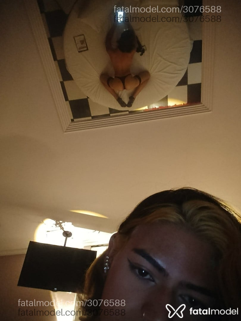 Acompanhante mulher trans com cabelo castanho de olhos castanhos - Maya Miller Acompanhante mulher trans com cabelo castanho de olhos castanhos - Maya Miller