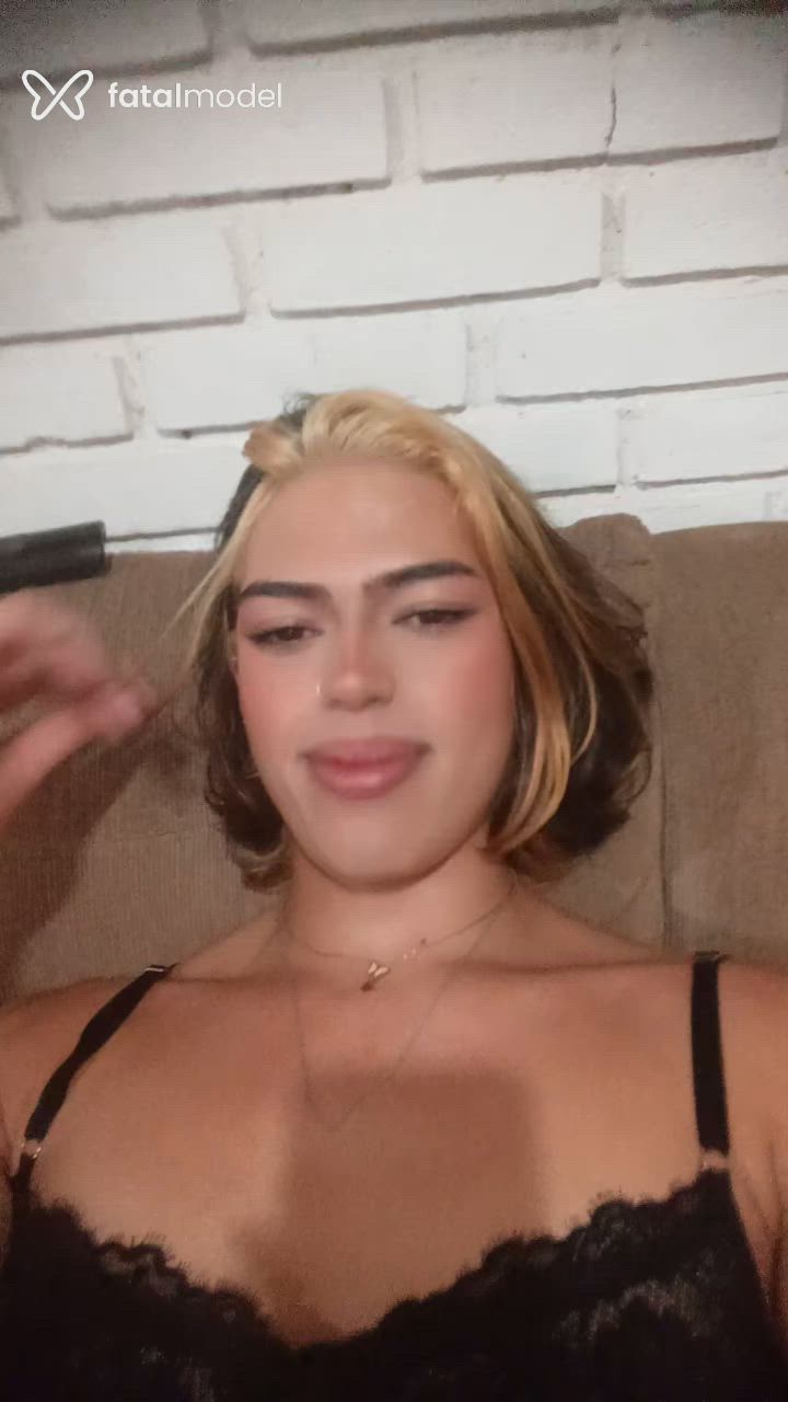 Acompanhante mulher trans com cabelo castanho de olhos castanhos - Maya Miller Acompanhante mulher trans com cabelo castanho de olhos castanhos - Maya Miller