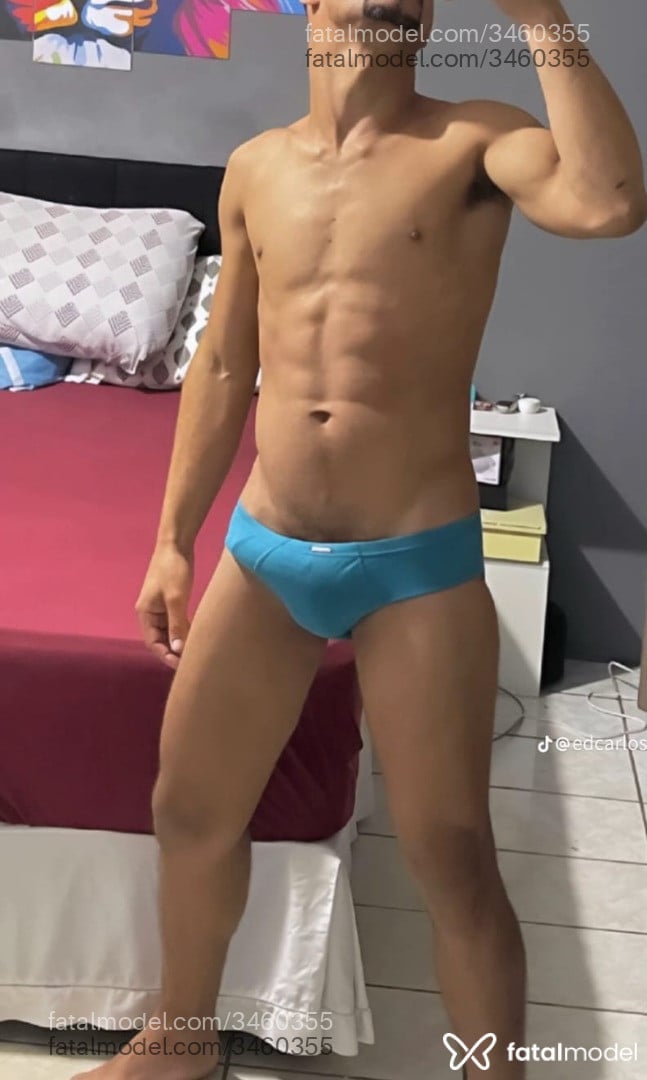 Acompanhante homem com cabelo castanho de olhos pretos - Kaleu Pedrosa
