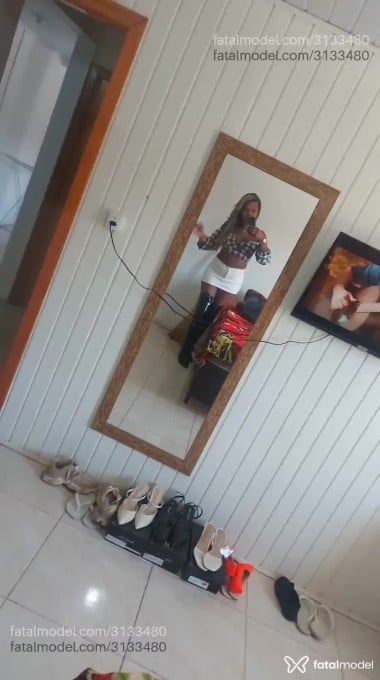 Acompanhante mulher trans loira (o) de olhos pretos - Ayla Braga