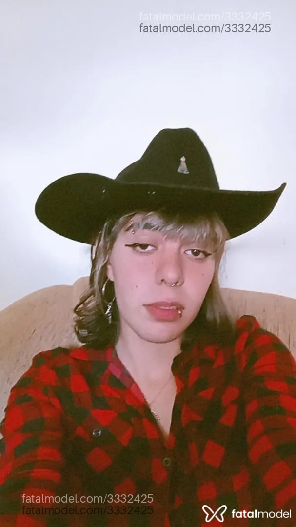 Acompanhante mulher trans morena (o) de olhos castanhos - Izzhy Vict
