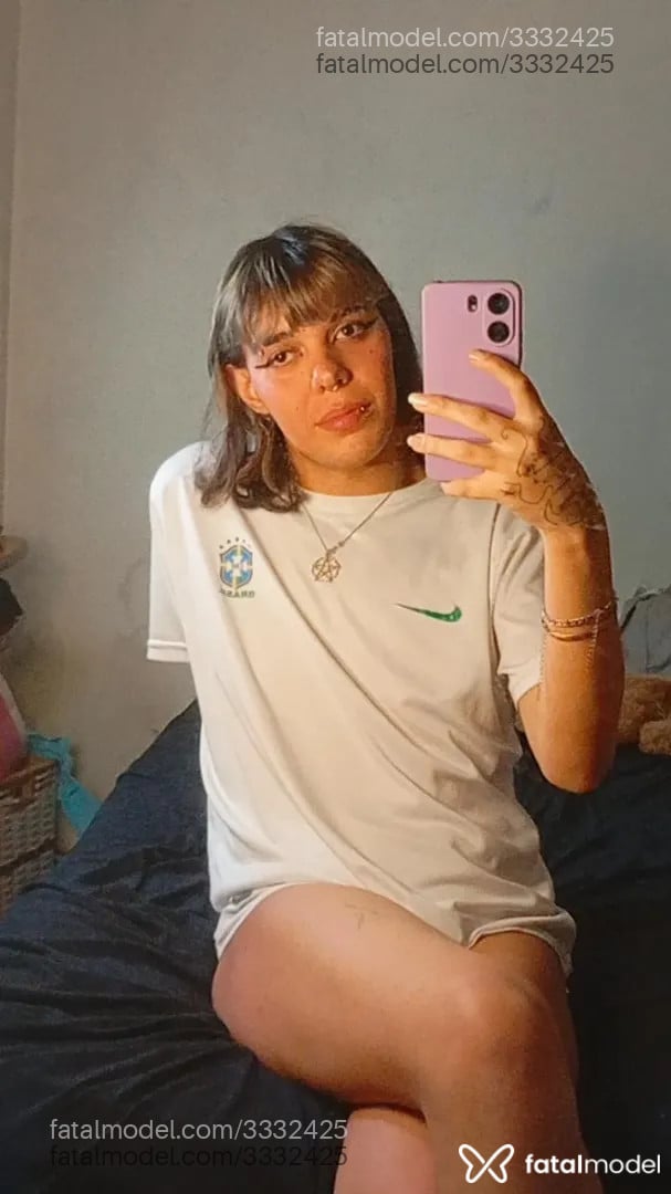 Acompanhante mulher trans morena (o) de olhos castanhos - Izzhy Vict
