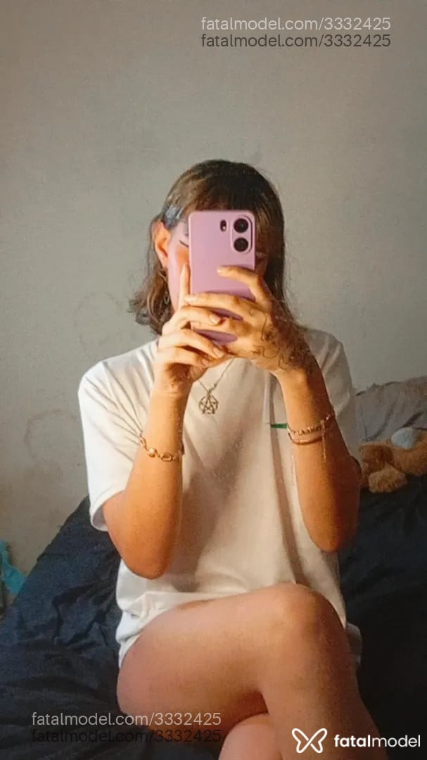 Acompanhante mulher trans morena (o) de olhos castanhos - Izzhy Vict
