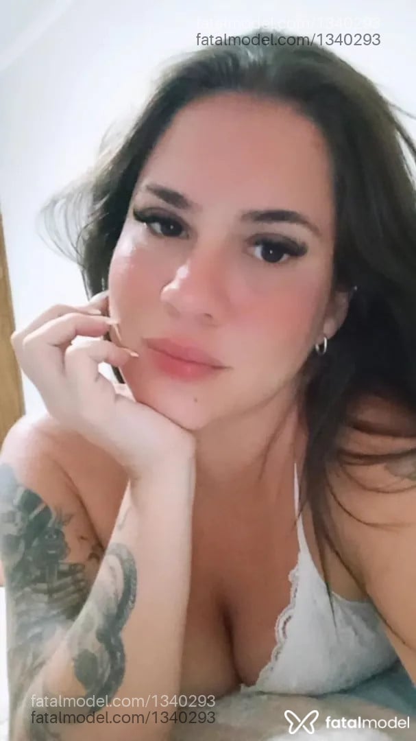 Acompanhante mulher com cabelo castanho de olhos castanhos - Fernanda Almeida
