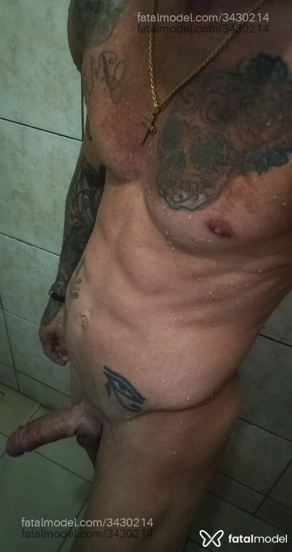 Acompanhante homem com cabelo castanho de olhos castanhos - Renato