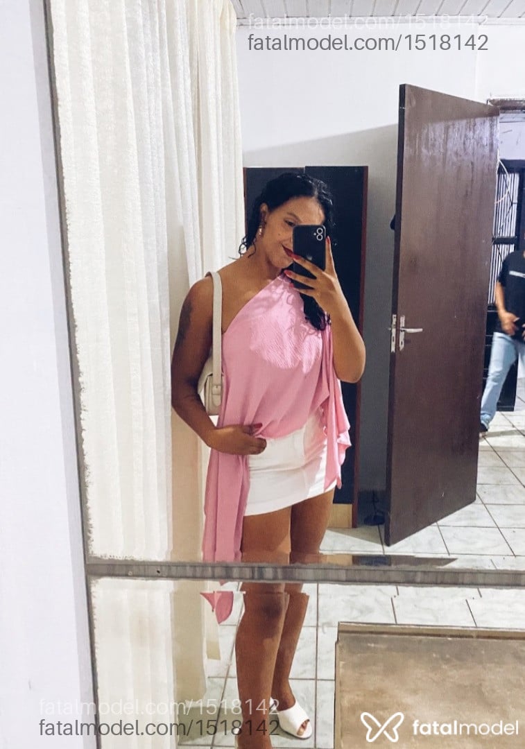 Acompanhante mulher morena (o) de olhos pretos - Maitê