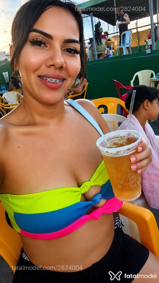 Acompanhante mulher morena (o) de olhos castanhos - Angel