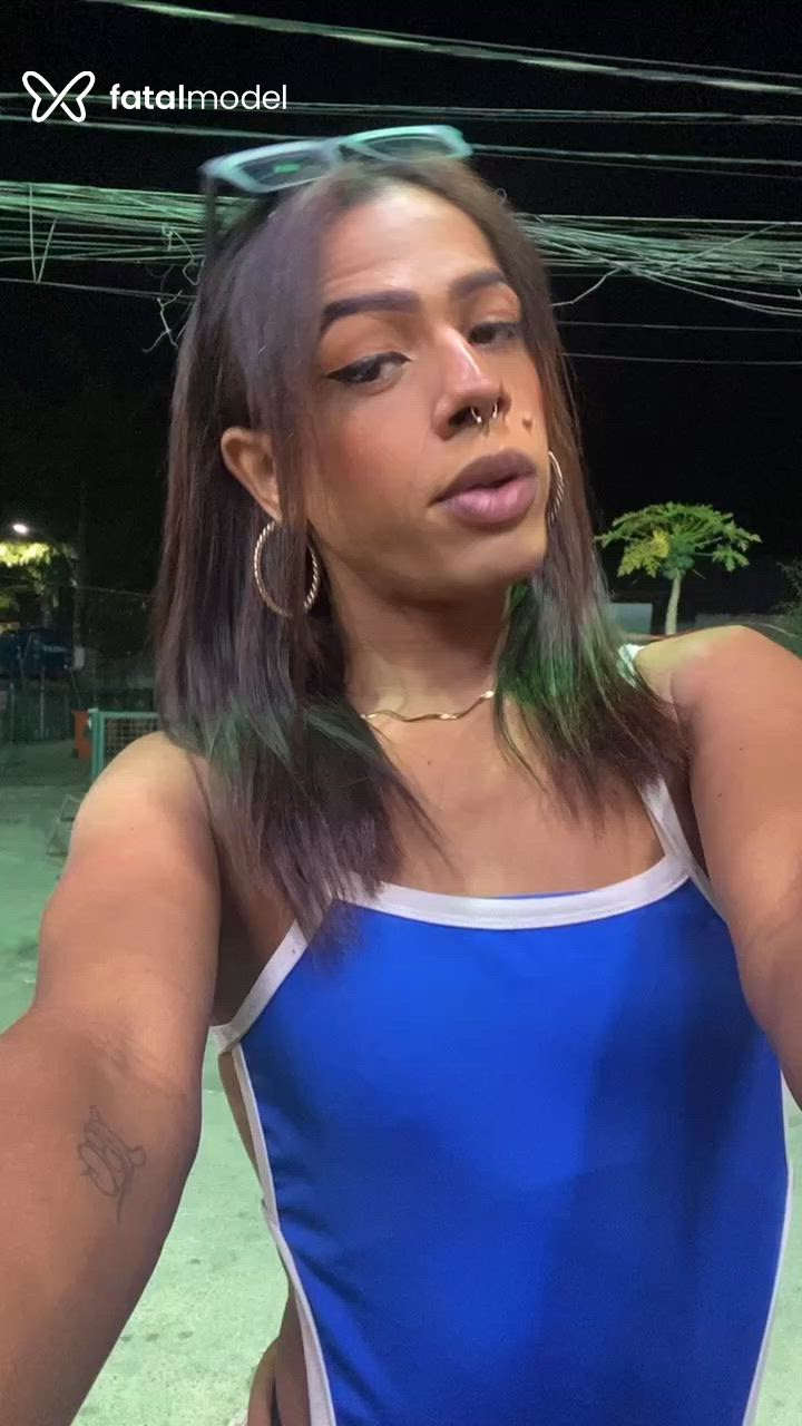 Acompanhante mulher trans ruiva (o) de olhos castanhos - Catarina