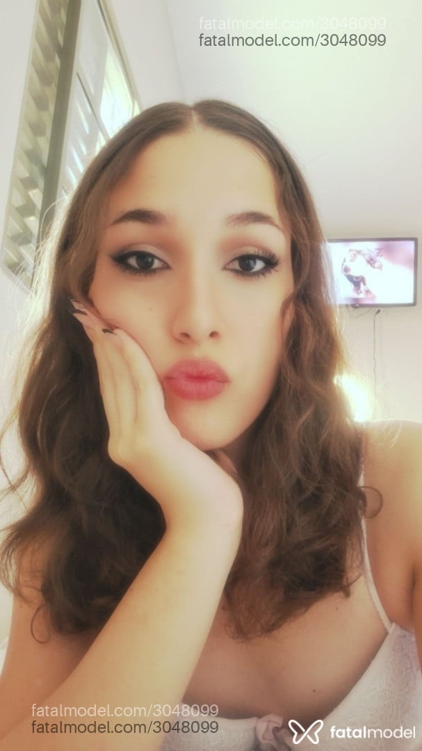 Acompanhante mulher trans com cabelo castanho de olhos castanhos - Catherine