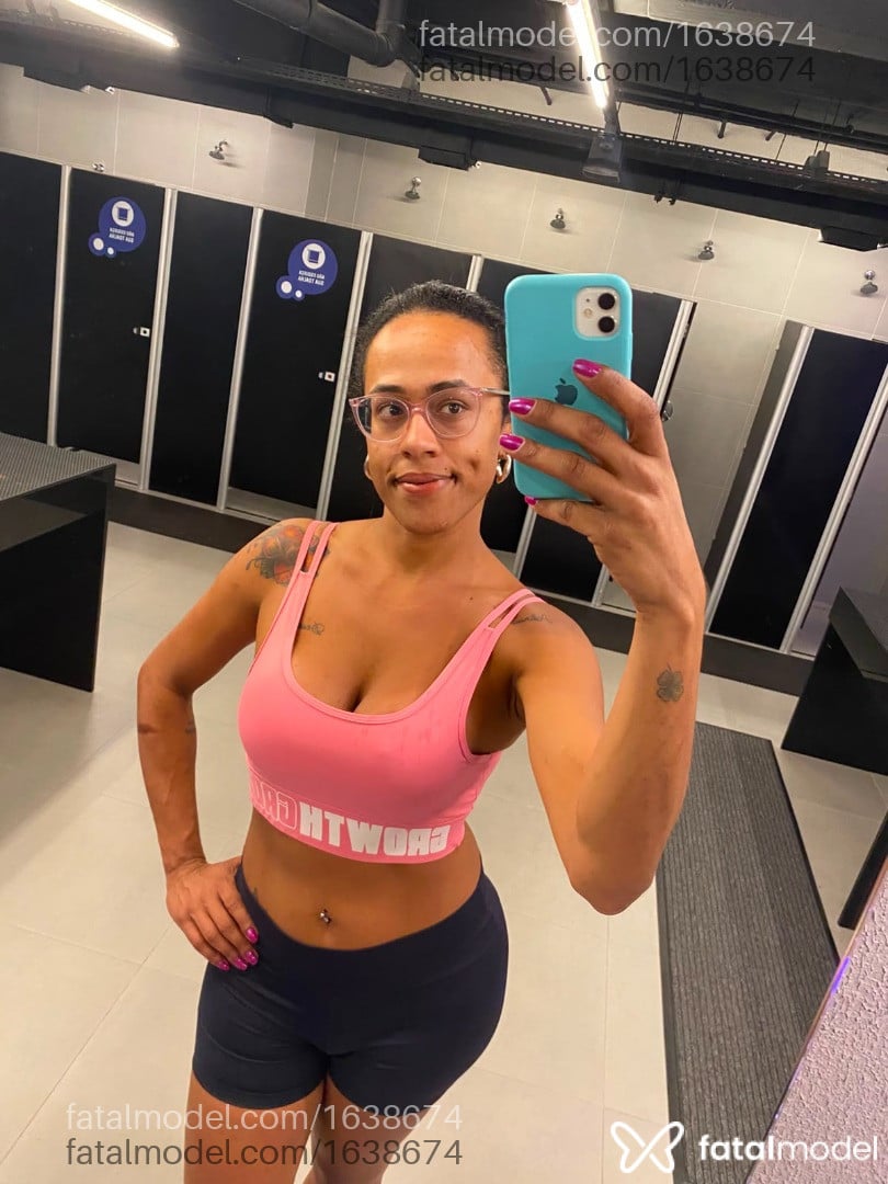 Acompanhante mulher trans morena (o) de olhos castanhos - Mariana Rios