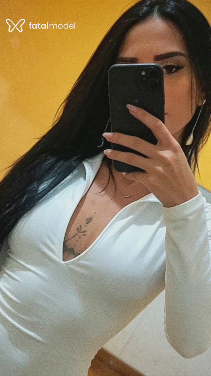 Acompanhante mulher morena (o) de olhos castanhos - Mia Indiana