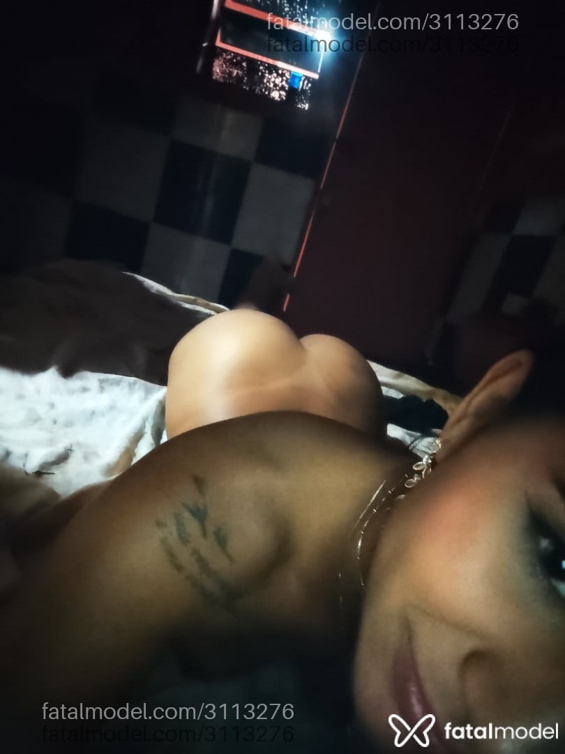 Acompanhante mulher morena (o) de olhos castanhos - Mia Indiana