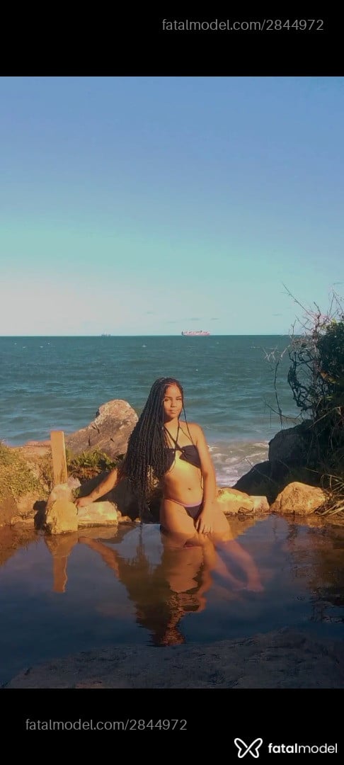Acompanhante mulher morena (o) de olhos castanhos - Morena