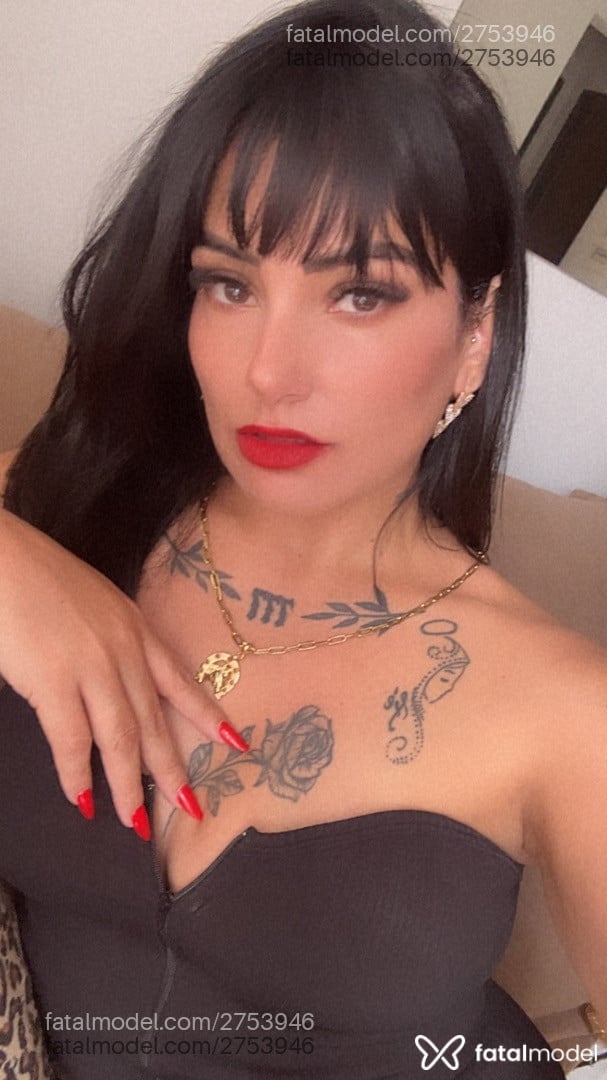 Acompanhante mulher morena (o) de olhos mel - Kaahzinha Acompanhante mulher morena (o) de olhos mel - Kaahzinha