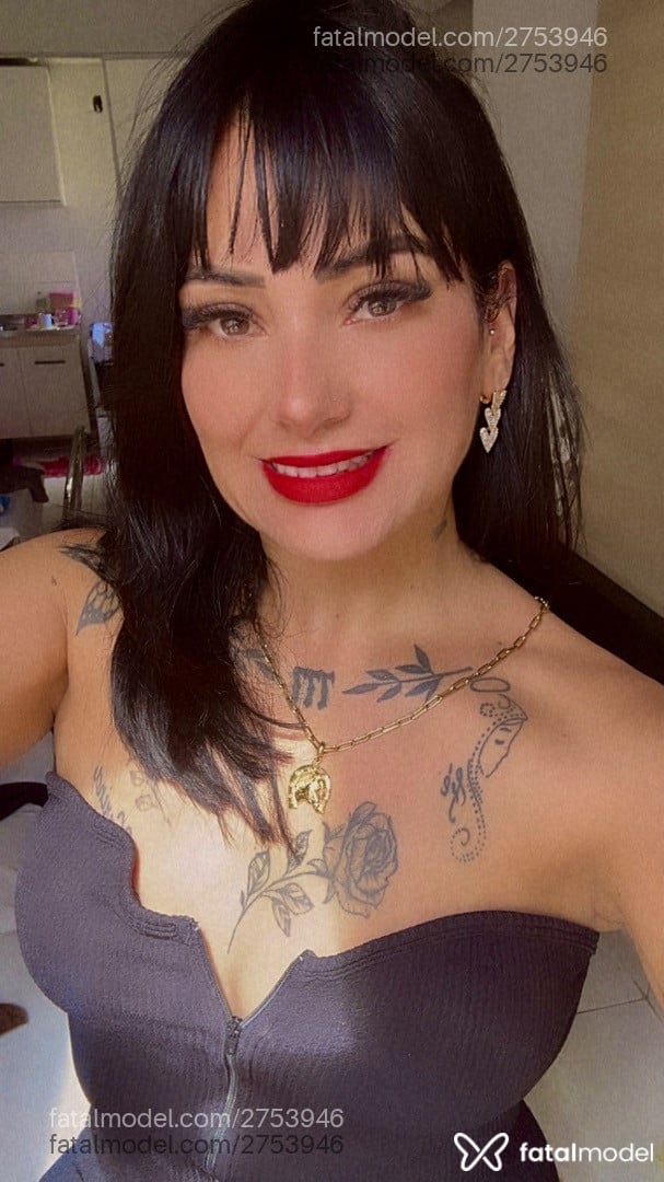 Acompanhante mulher morena (o) de olhos mel - Kaahzinha Acompanhante mulher morena (o) de olhos mel - Kaahzinha