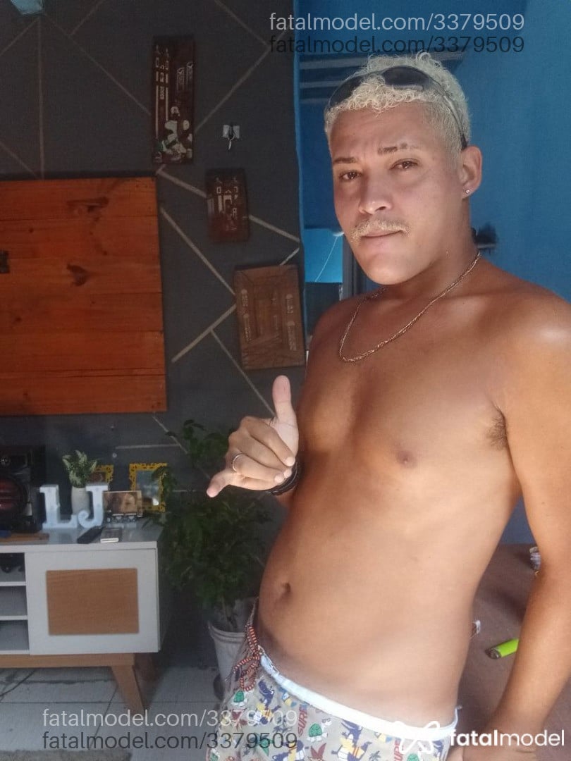 Acompanhante homem loira (o) de olhos castanhos - Gustavo Gabriel