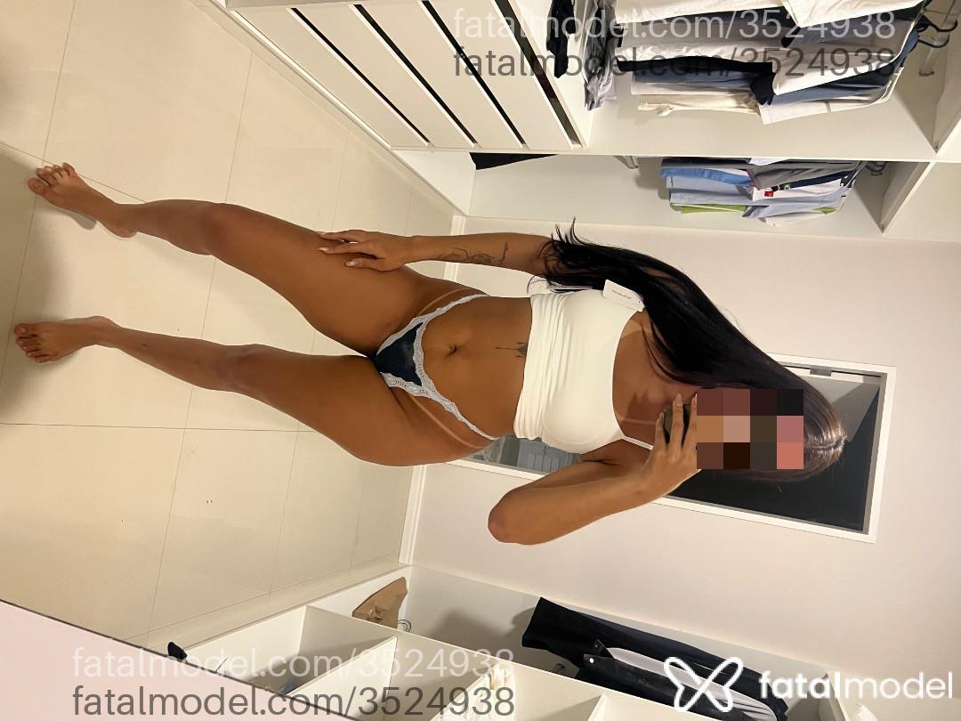 Acompanhante mulher com cabelo castanho de olhos mel - Nina Ramos Acompanhante mulher com cabelo castanho de olhos mel - Nina Ramos