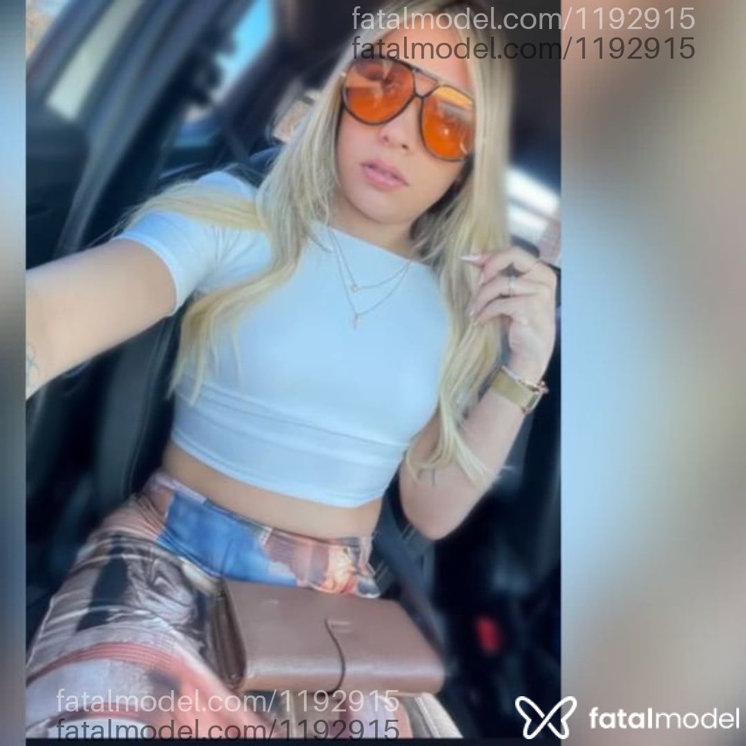 Acompanhante mulher trans loira (o) de olhos cinza - Heloísa