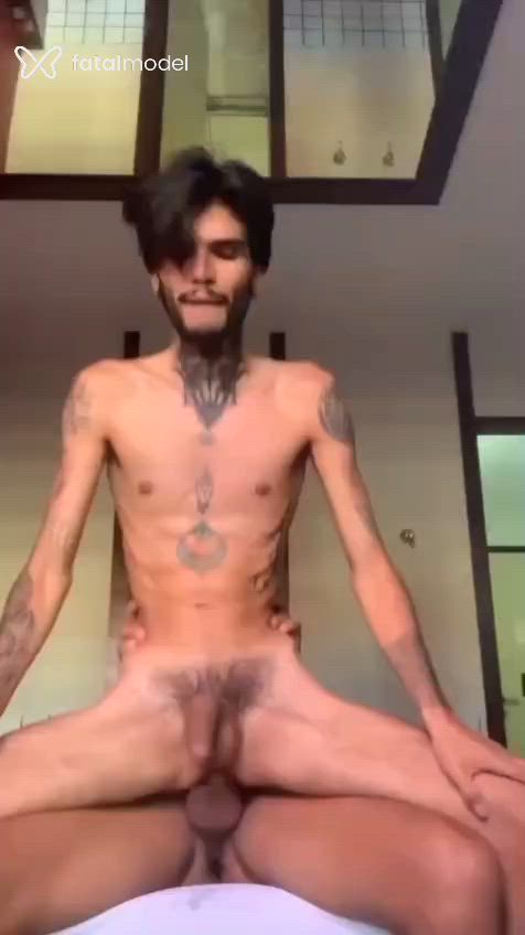 Acompanhante homem com cabelo castanho de olhos verdes - Pietro Hugo Acompanhante homem com cabelo castanho de olhos verdes - Pietro Hugo