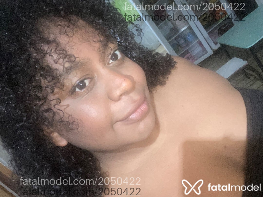 Acompanhante mulher trans com cabelo castanho de olhos castanhos - Preta