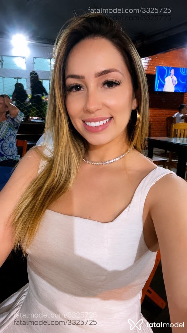 Acompanhante mulher loira (o) de olhos castanhos - Maju