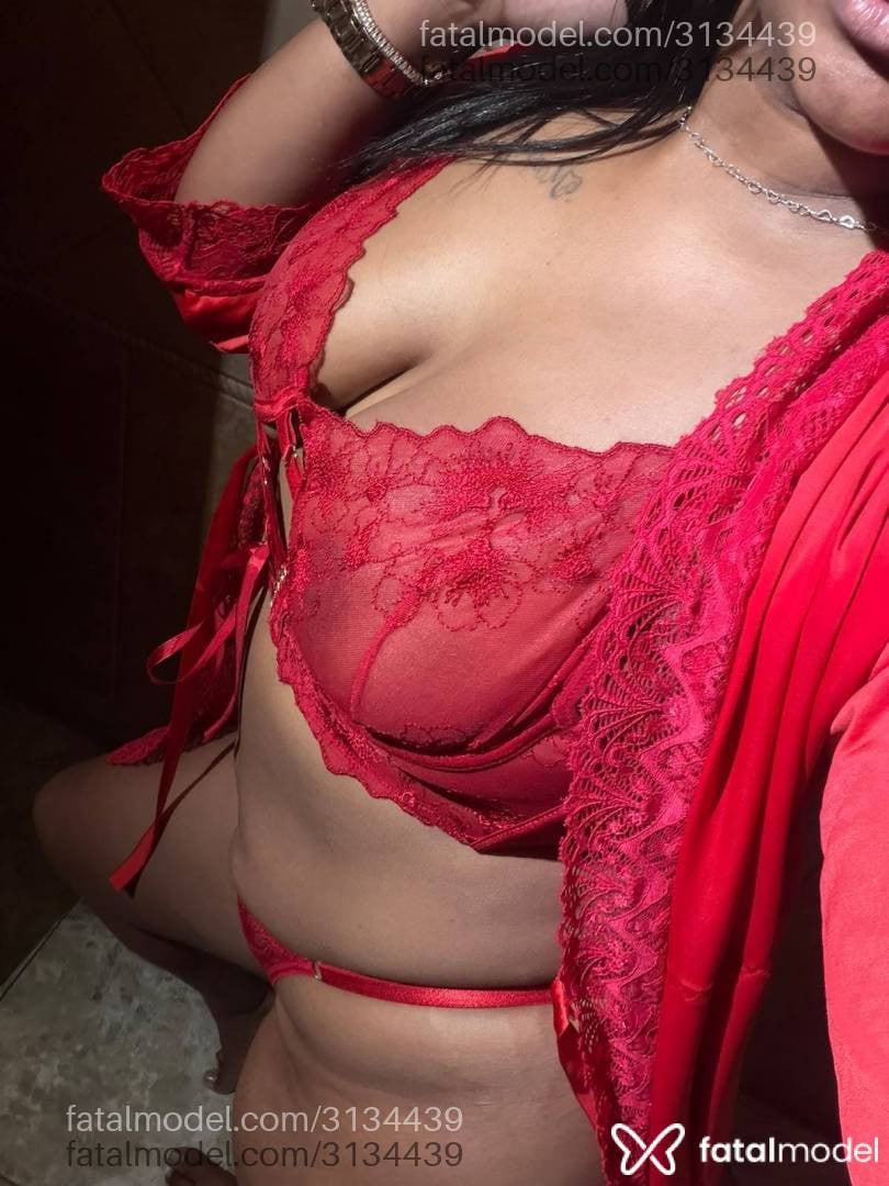 Acompanhante mulher morena (o) de olhos castanhos - Maya Gonzales