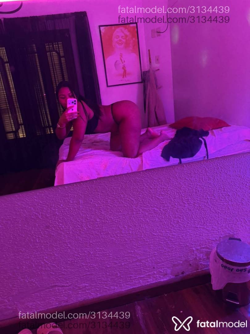Acompanhante mulher morena (o) de olhos castanhos - Maya Gonzales