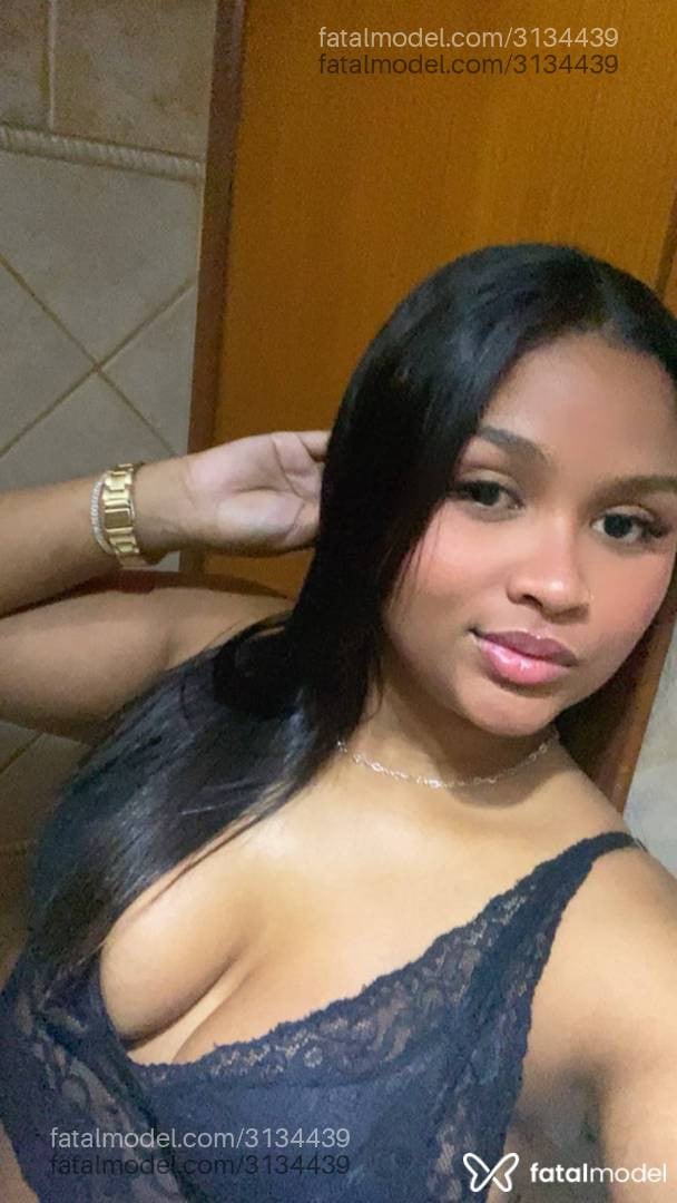 Acompanhante mulher morena (o) de olhos castanhos - Maya Gonzales