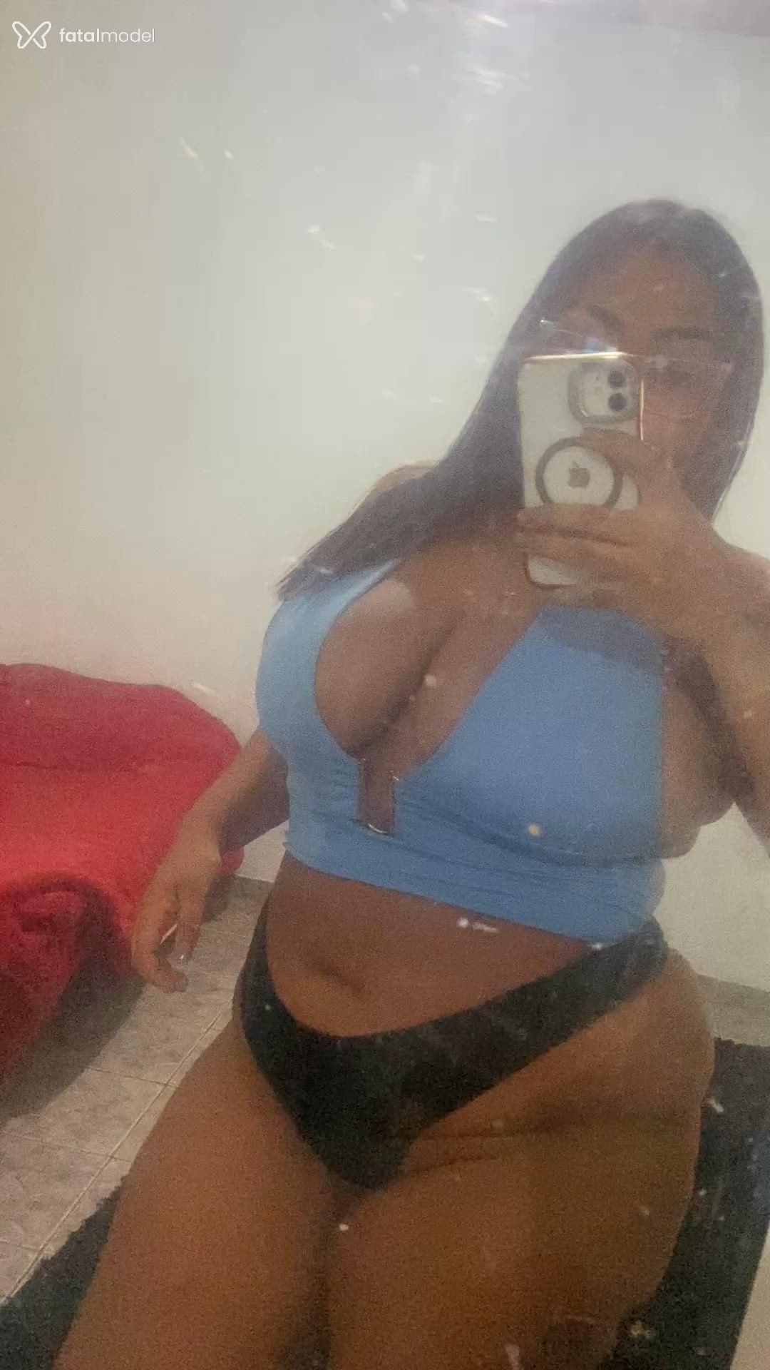 Acompanhante mulher morena (o) de olhos pretos - Jhully Menezes