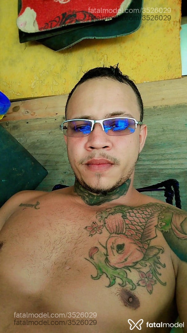 Acompanhante homem com cabelo castanho de olhos castanhos - Aleex Sandro