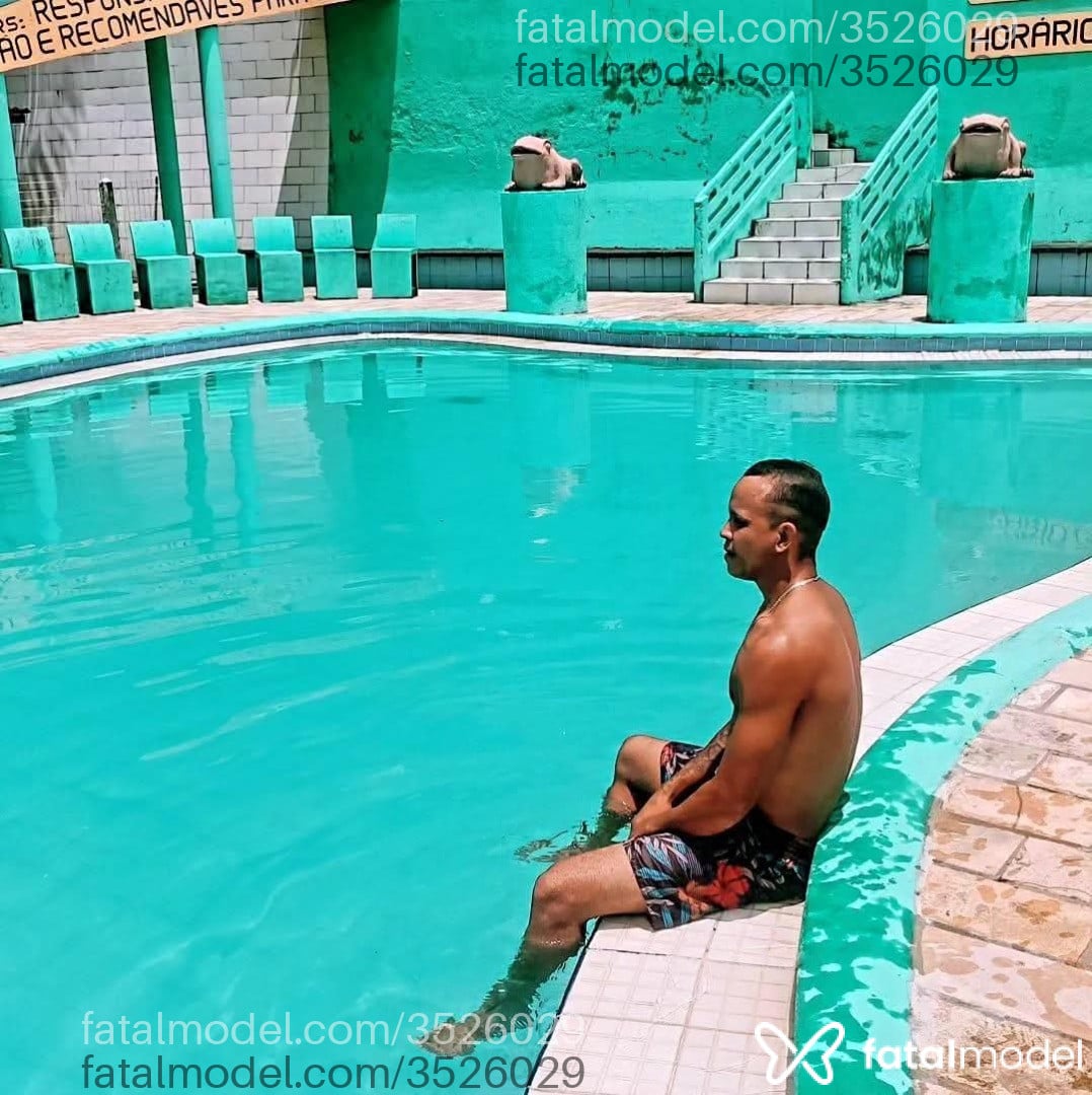 Acompanhante homem com cabelo castanho de olhos castanhos - Aleex Sandro