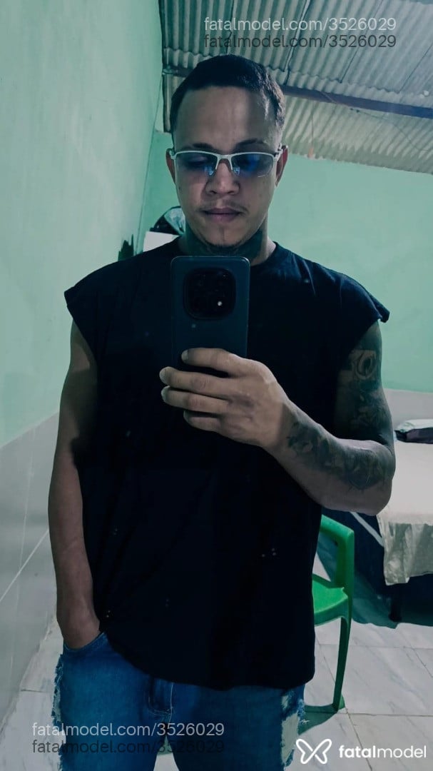 Acompanhante homem com cabelo castanho de olhos castanhos - Aleex Sandro