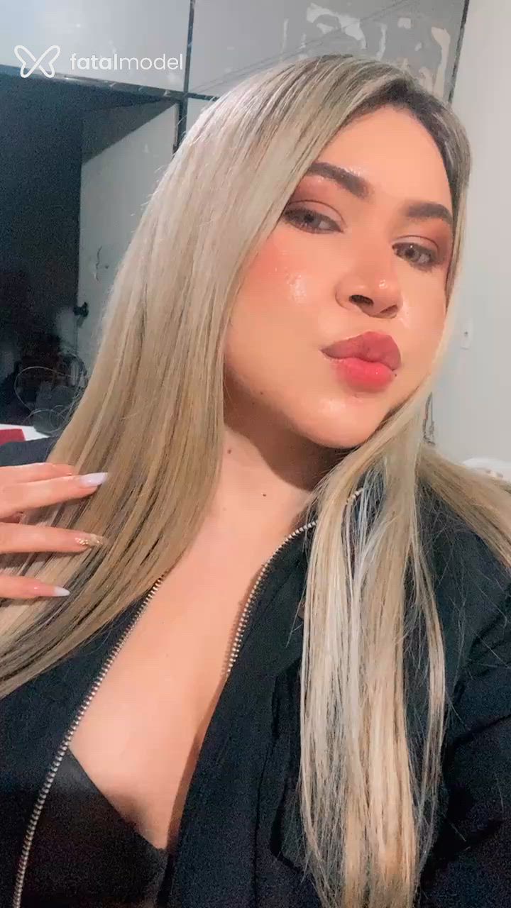 Acompanhante mulher loira (o) de olhos castanhos - Lya Acompanhante mulher loira (o) de olhos castanhos - Lya