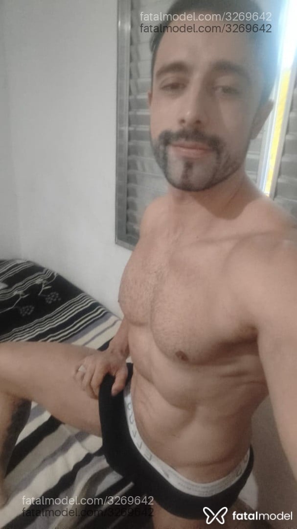 Acompanhante homem com cabelo castanho de olhos mel - Dom José Acompanhante homem com cabelo castanho de olhos mel - Dom José