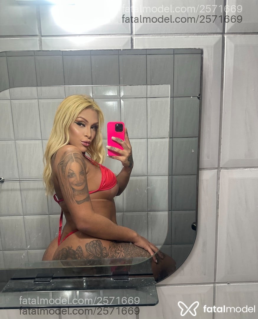 Acompanhante mulher trans loira (o) de olhos castanhos - Marjorie Souza