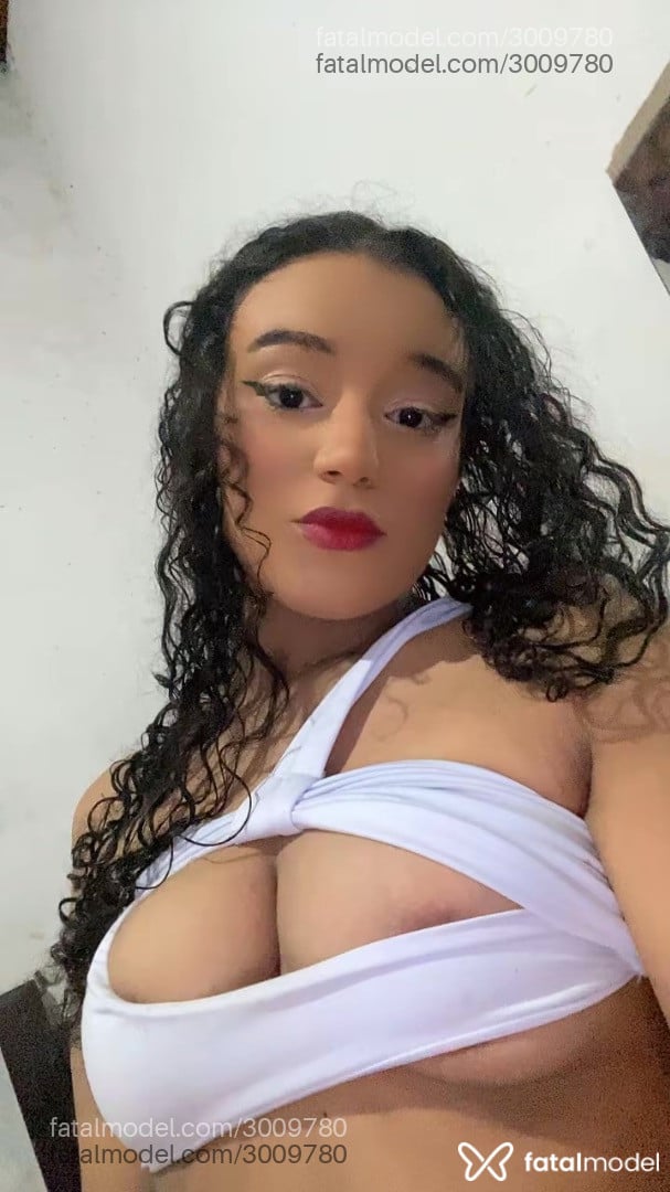 Acompanhante mulher trans morena (o) de olhos pretos - Gabrielly