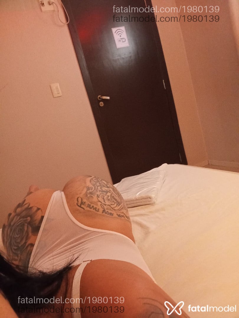 Acompanhante mulher morena (o) de olhos mel - Bia
