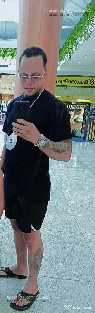 Acompanhante homem com cabelo castanho de olhos castanhos - Aleex Sandro