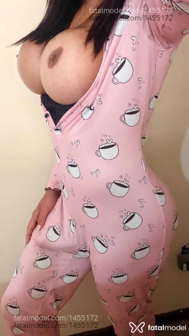 Acompanhante mulher trans com cabelo castanho de olhos castanhos - Jeniffer Sabrina
