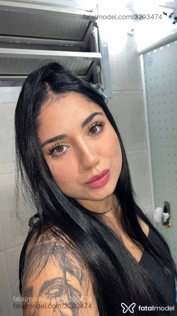Acompanhante mulher morena (o) de olhos mel - Livia Bezerra Acompanhante mulher morena (o) de olhos mel - Livia Bezerra
