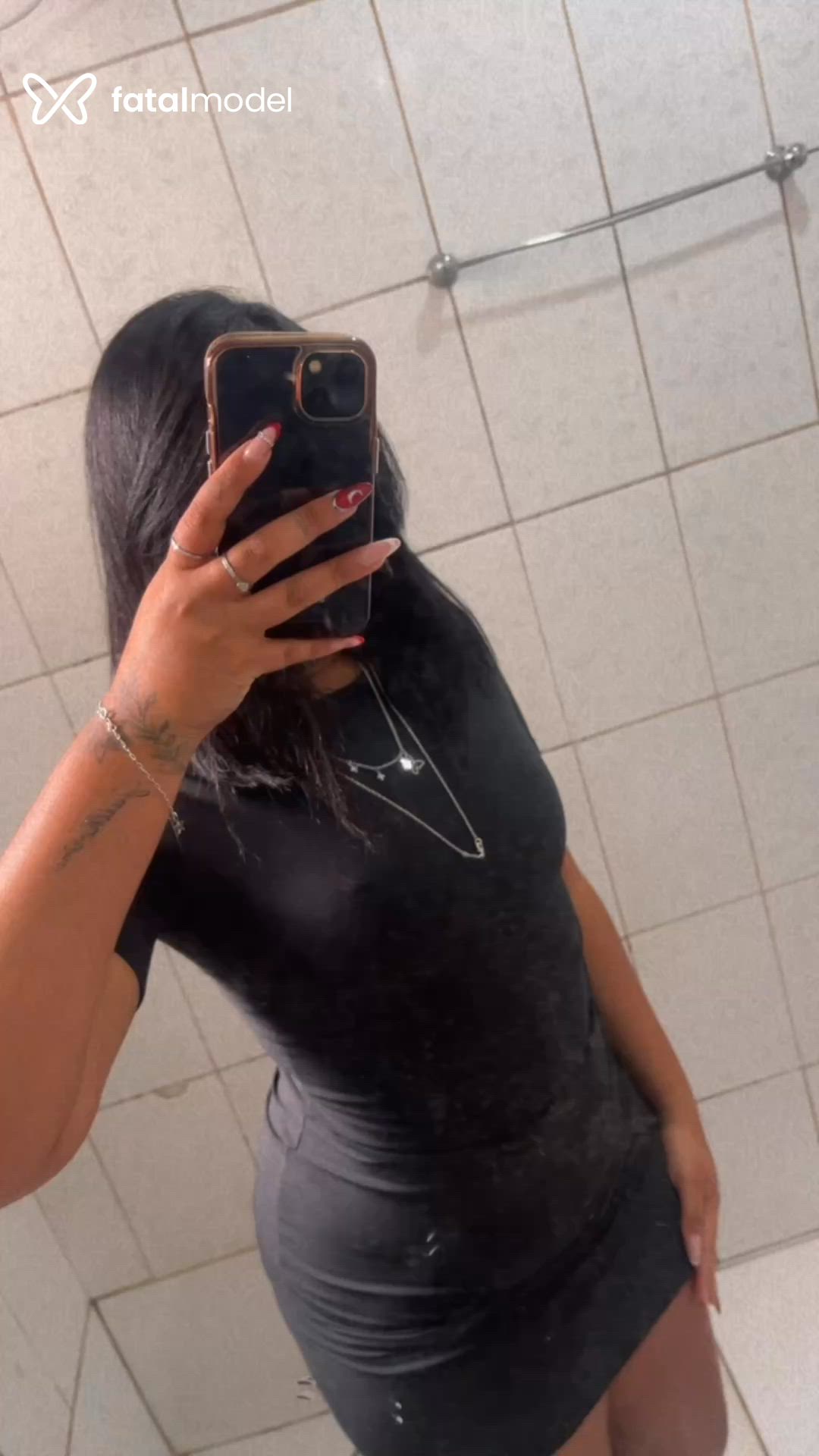 Acompanhante mulher morena (o) de olhos castanhos - Indiah Khalifa