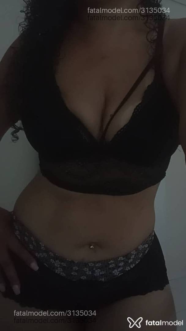 Acompanhante mulher morena (o) de olhos pretos - Daiane