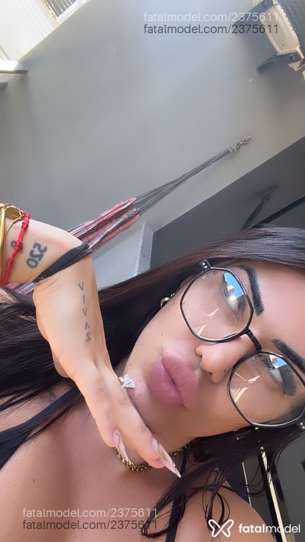 Acompanhante mulher morena (o) de olhos mel - Mariana